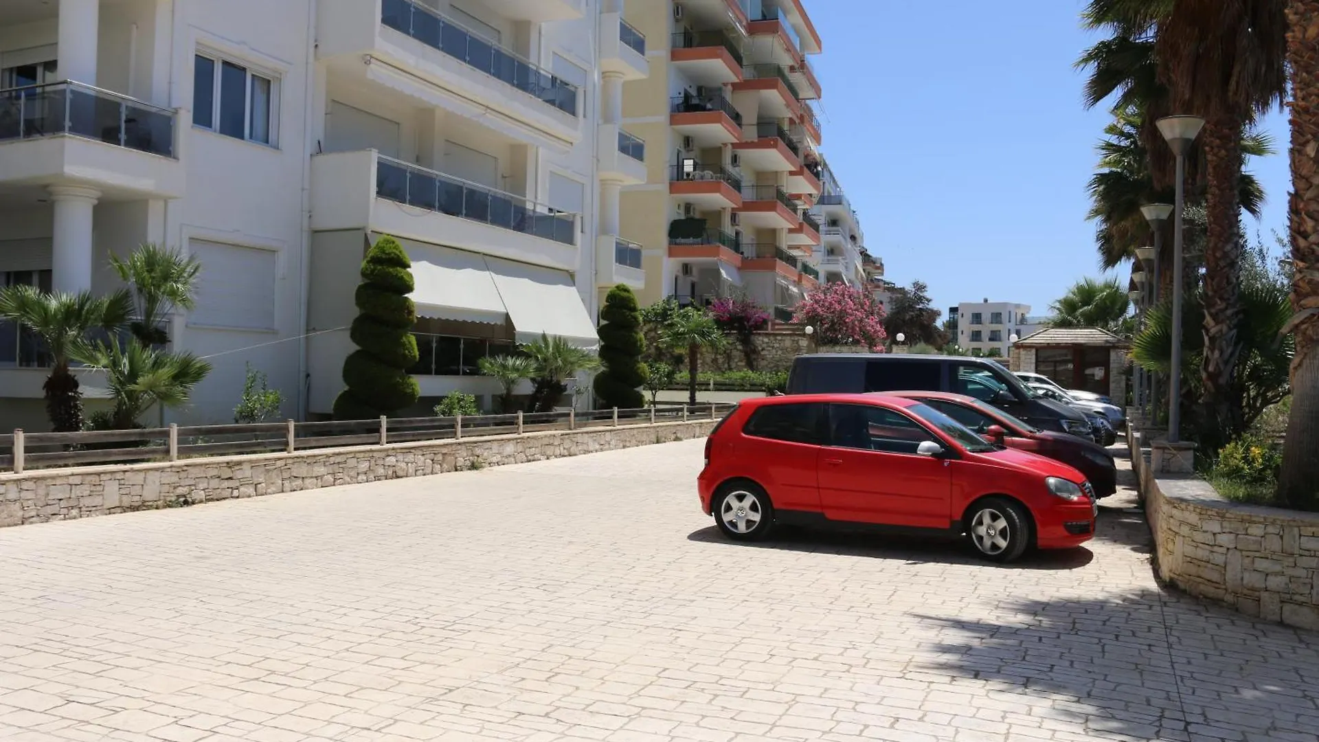 White Apartment - Green Sarande